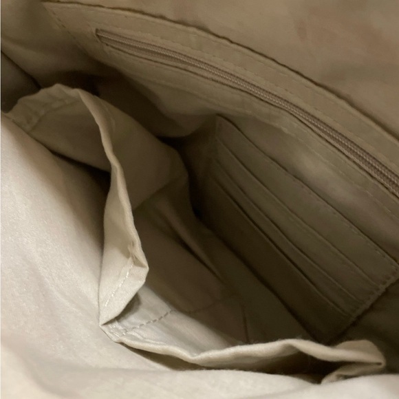 Leather Embossed Shoulder Bag Cream Color Leather - Picture 6 of 8